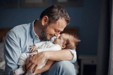Il legame padre-figlio: simboli, rituali e gioielli per celebrare la paternità